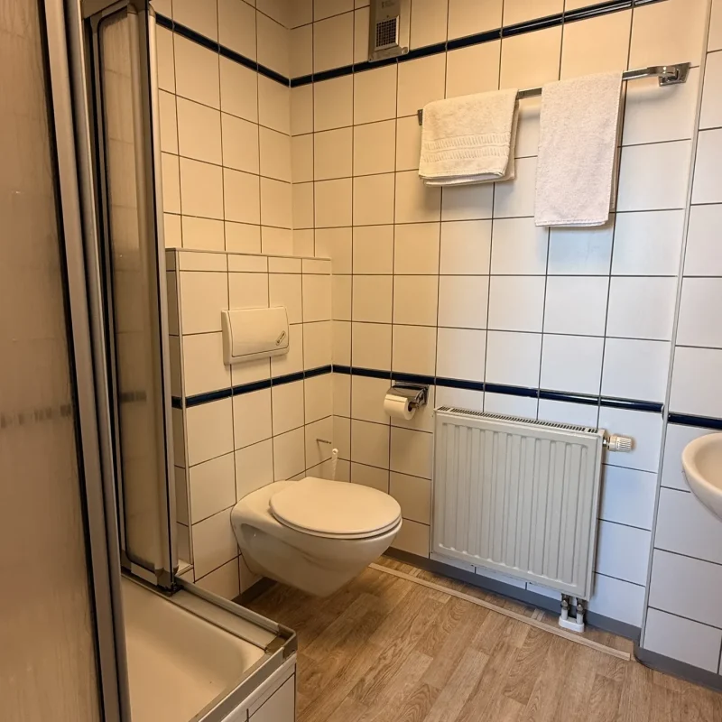 Badezimmer im Hotel In Amberg mit Dusche